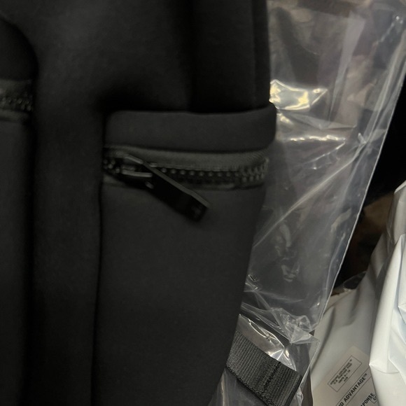 Authentic ALO Yoga Stow Black Backpack - Picture 5 of 6